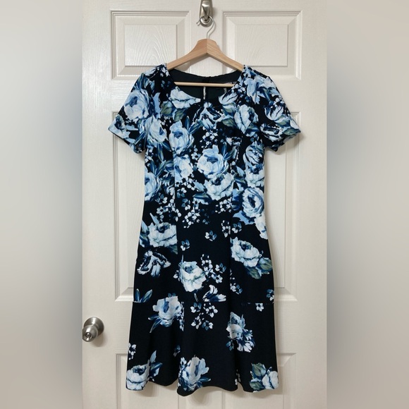 Karl Lagerfeld Dresses & Skirts - Karl Lagerfeld Dark Floral Black Blue Short Sleeve Bullet Dress 10 Fall Holiday